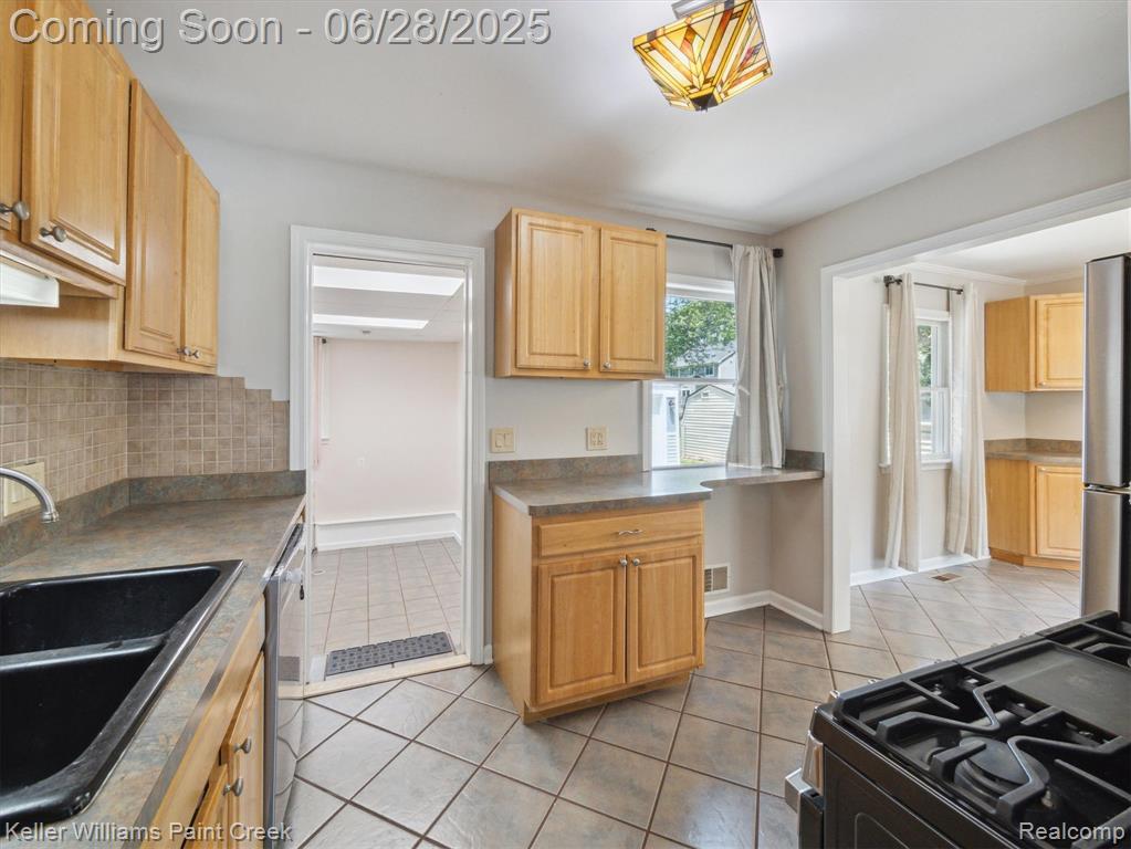 7447 Crissman Street, Utica, MI 48317 — Photo 15