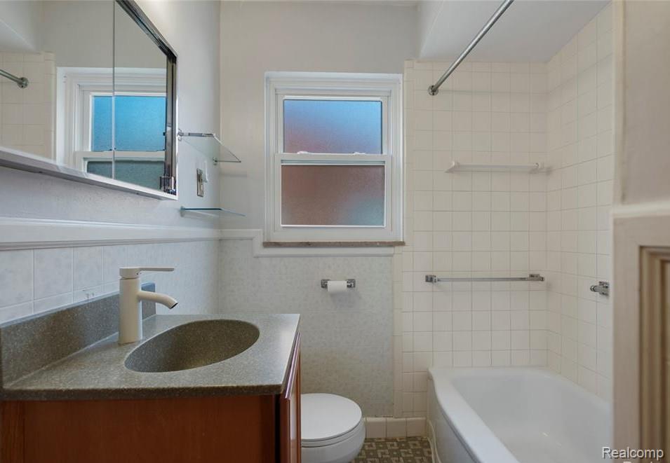 920 N Denwood Street, Dearborn, MI 48128 — Photo 10