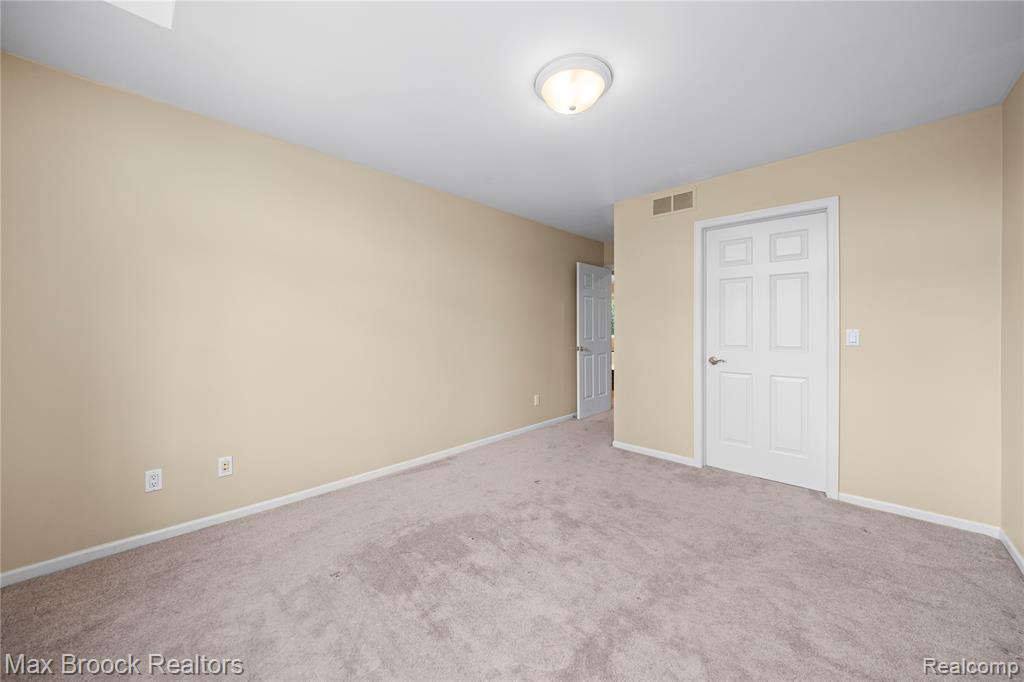 5149 Parkgate Drive, Commerce Twp, MI 48382 — Photo 33