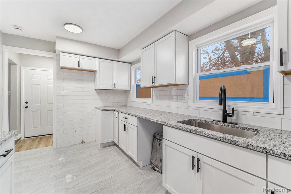 20201 GRANDVILLE Avenue, Detroit, MI 48219 — Photo 9