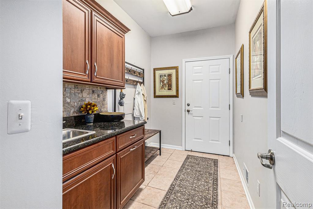 6439 Cohoctah Road, Fenton, MI 48430 — Photo 12