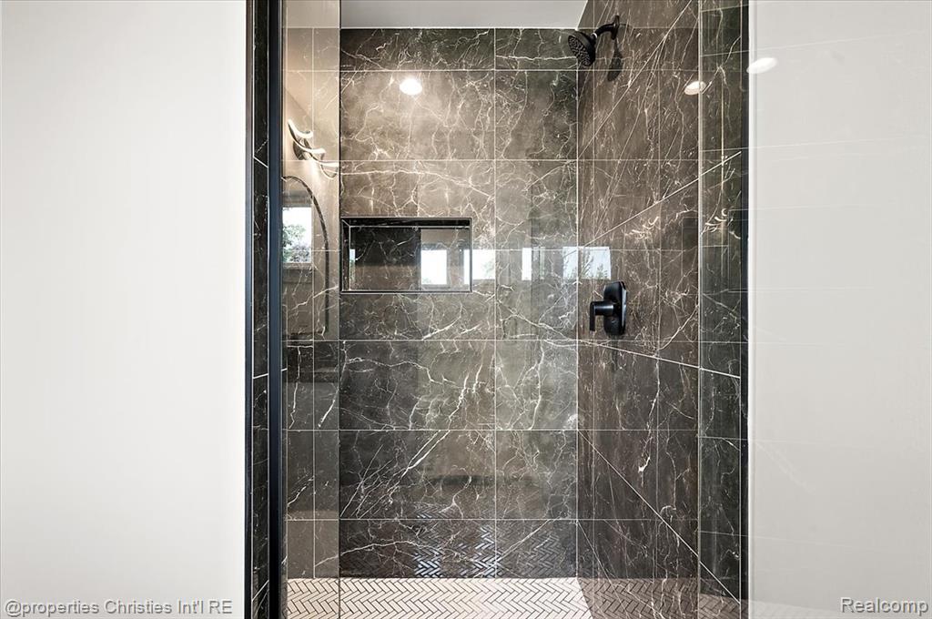 4217 Mankato Avenue, Birmingham, MI 48073 — Photo 54