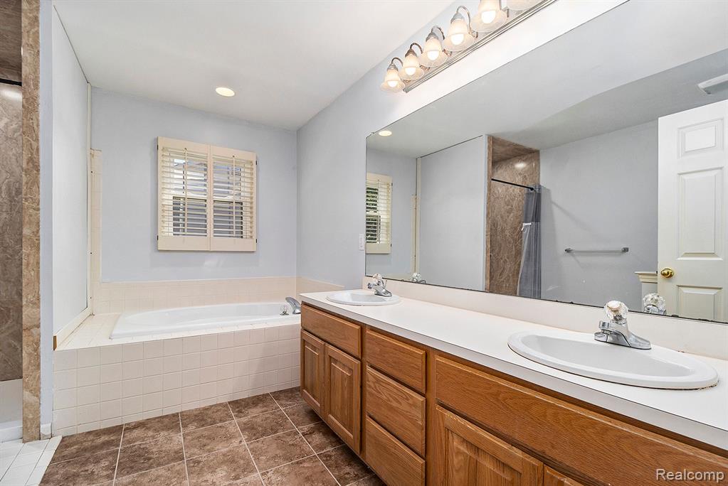 42856 LEDGEVIEW Drive, Novi, MI 48377 — Photo 16