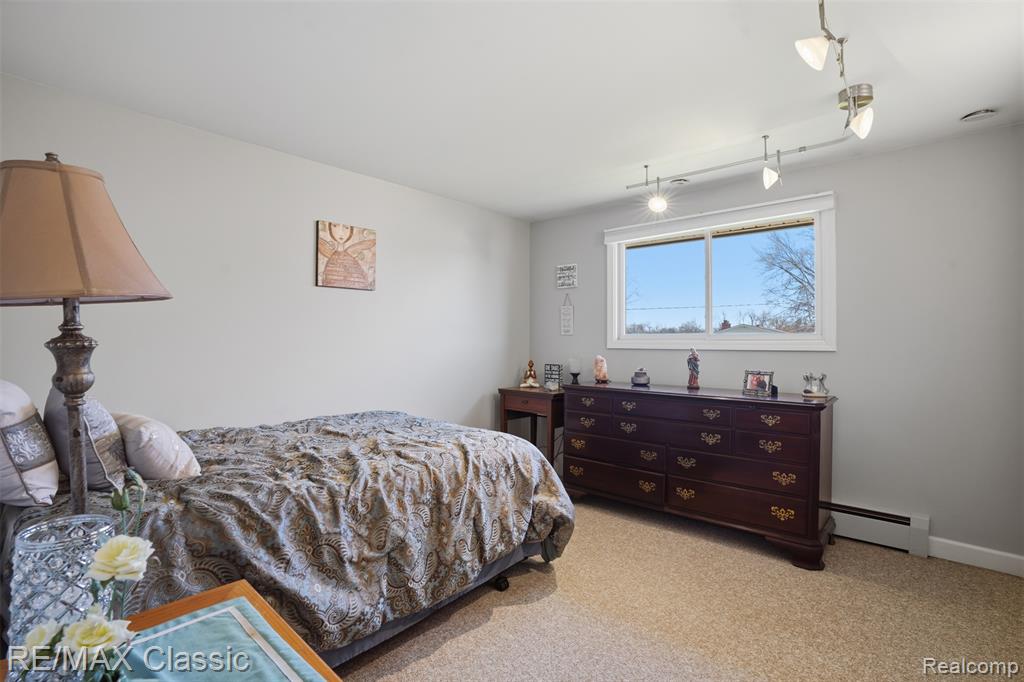 547 Deer Run, White Lake, MI — Photo 34