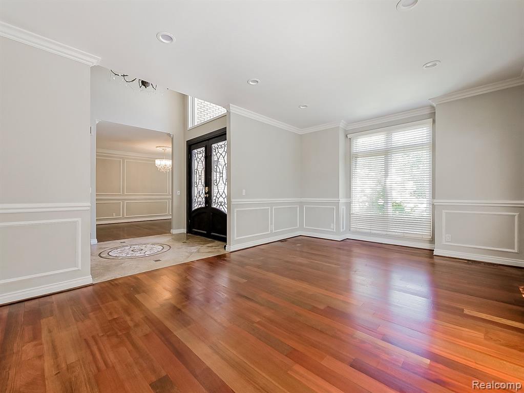 5570 HAMPSHIRE Drive, West Bloomfield, MI — Photo 11