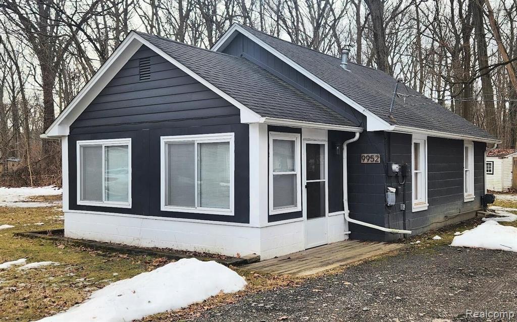 9952 RIVERVIEW, Pinckney, MI 48169 — front exterior