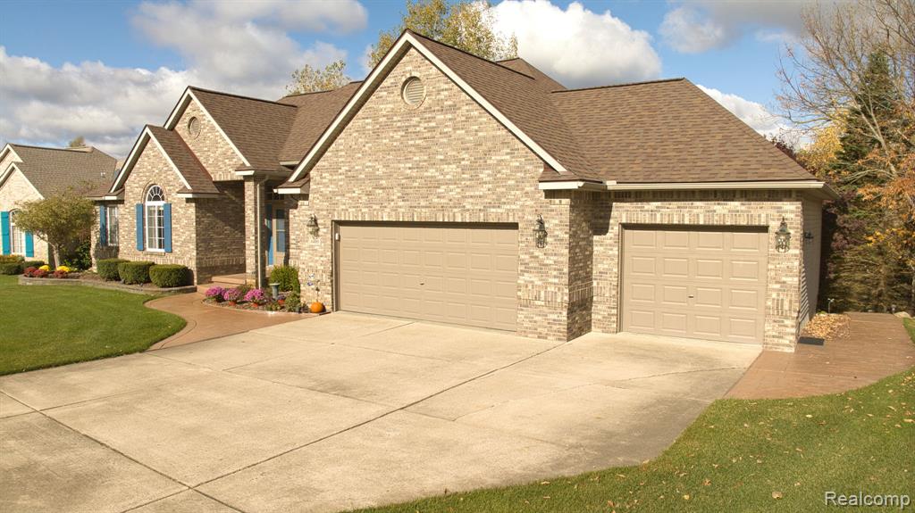 4400 Oak Tree Trail, Fenton, MI 48430 — Photo 2
