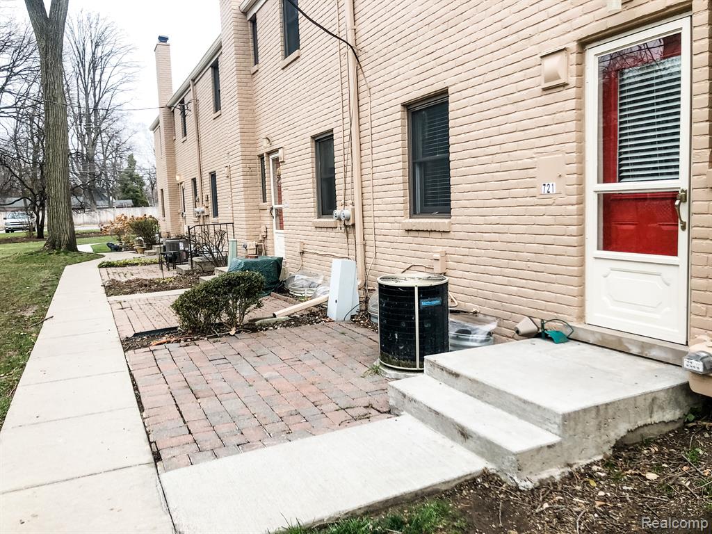 721 N ETON Street, Birmingham, MI 48009 — Photo 16