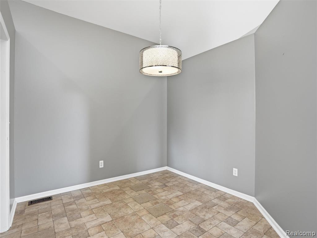5837 Northridge Circle, Waterford, MI 48327 — Photo 19