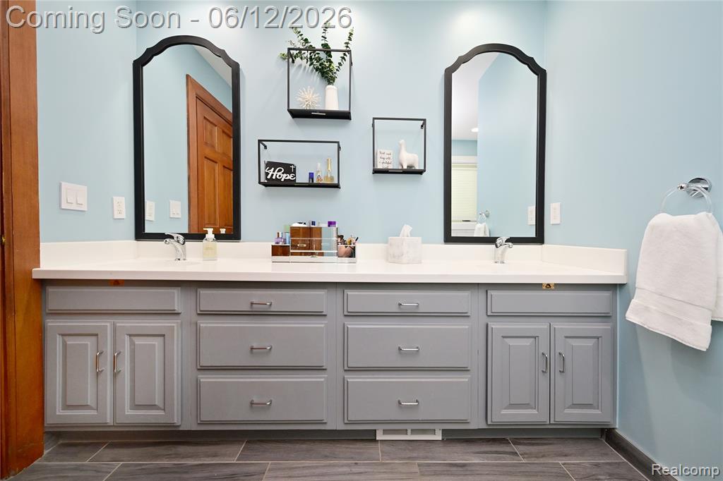 5684 Sussex Court, Troy, MI 48098 — Photo 24