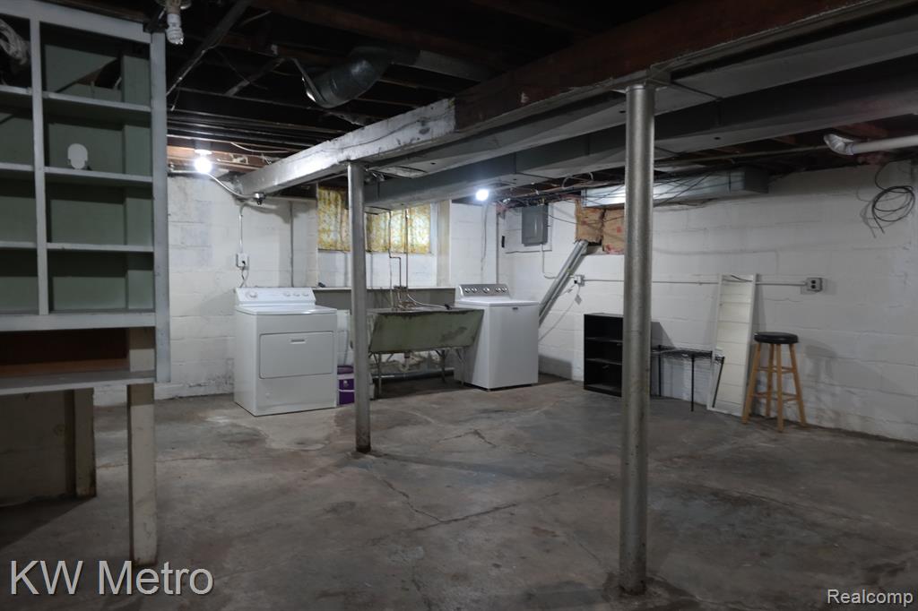 900 HARVARD Road, Berkley, MI 48072 — Photo 20