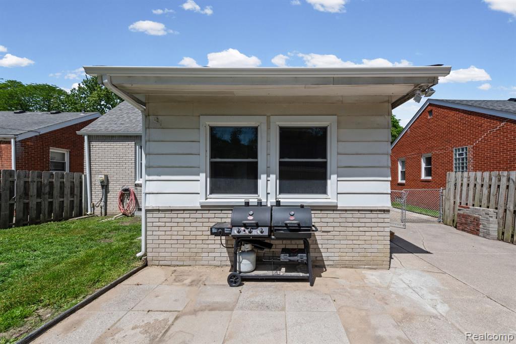 20700 Damman Street, Harper Woods, MI 48225 — Photo 32