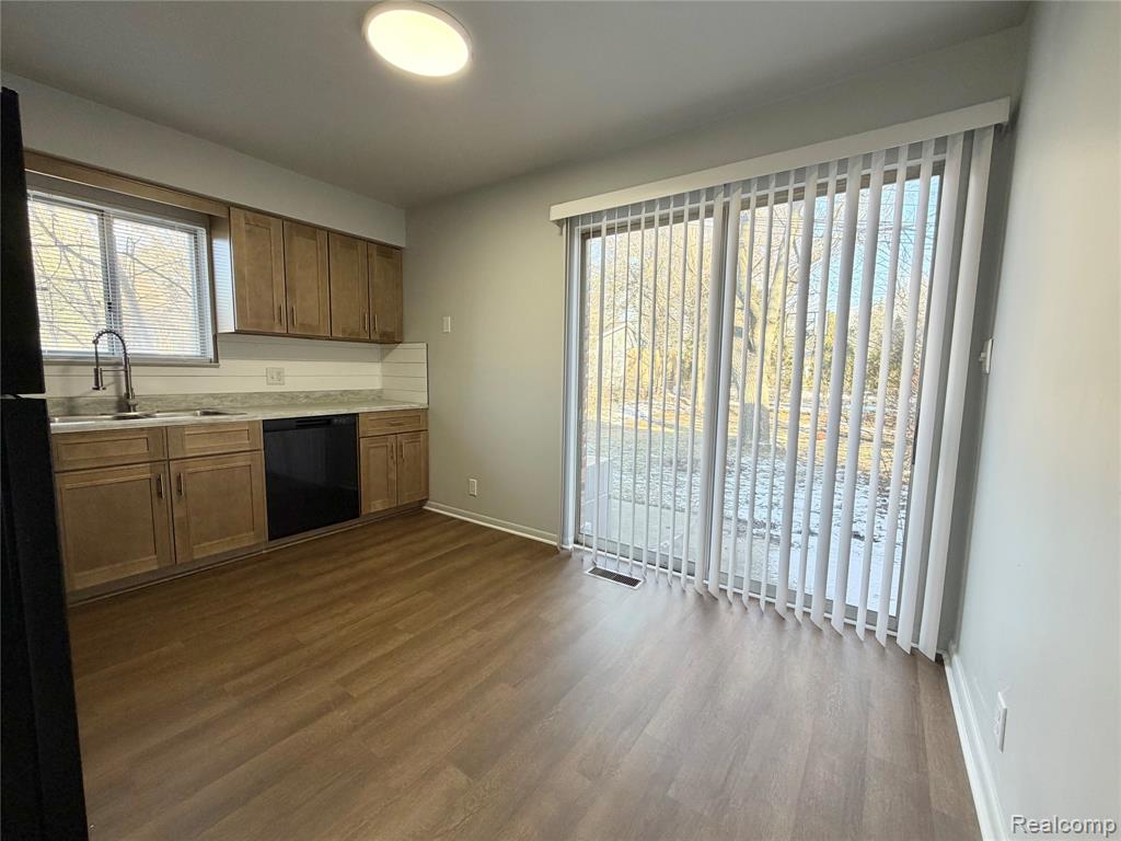 508 FAIRBROOK Street, Northville, MI 48167 — Photo 7