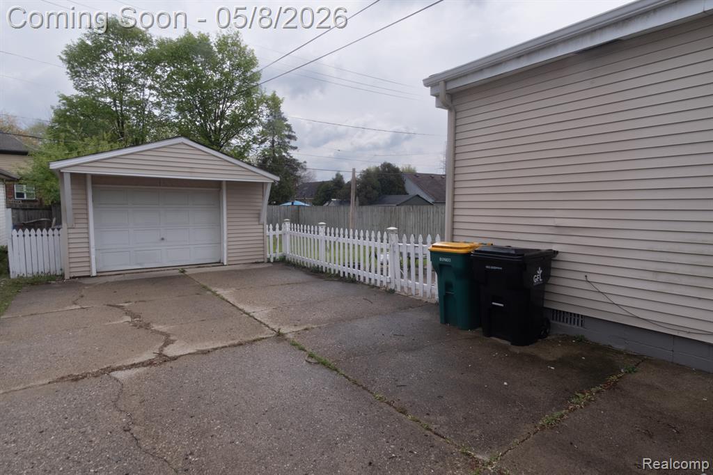 20804 Rensselaer Street, Farmington, MI 48336 — Photo 23