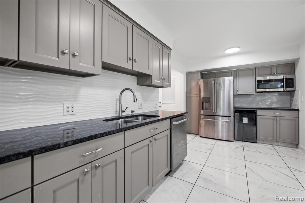 11215 Chippewa Drive, Warren, MI 48093 — Photo 9