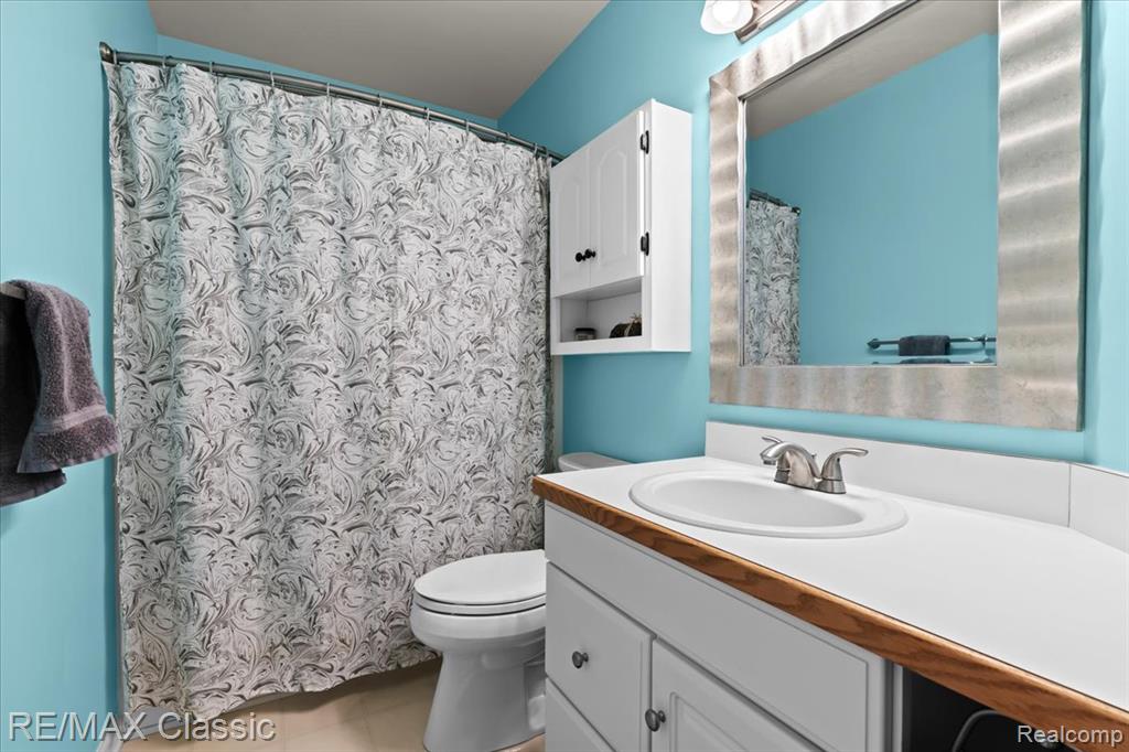 4176 W Pointe Drive, Waterford, MI 48329 — Photo 18