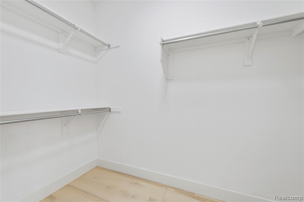 4392 Gateway Circle, West Bloomfield, MI — Photo 18
