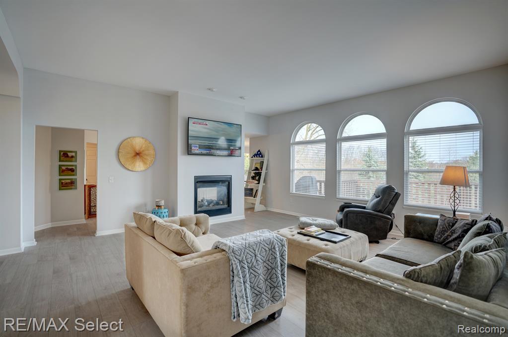 4392 OAK TREE Trail, Fenton, MI 48430 — Photo 27