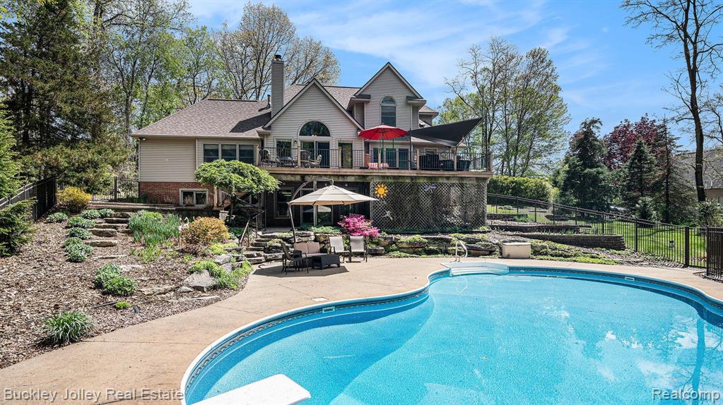 6858 CORRIGAN Drive, Brighton, MI 48116 — Photo 2
