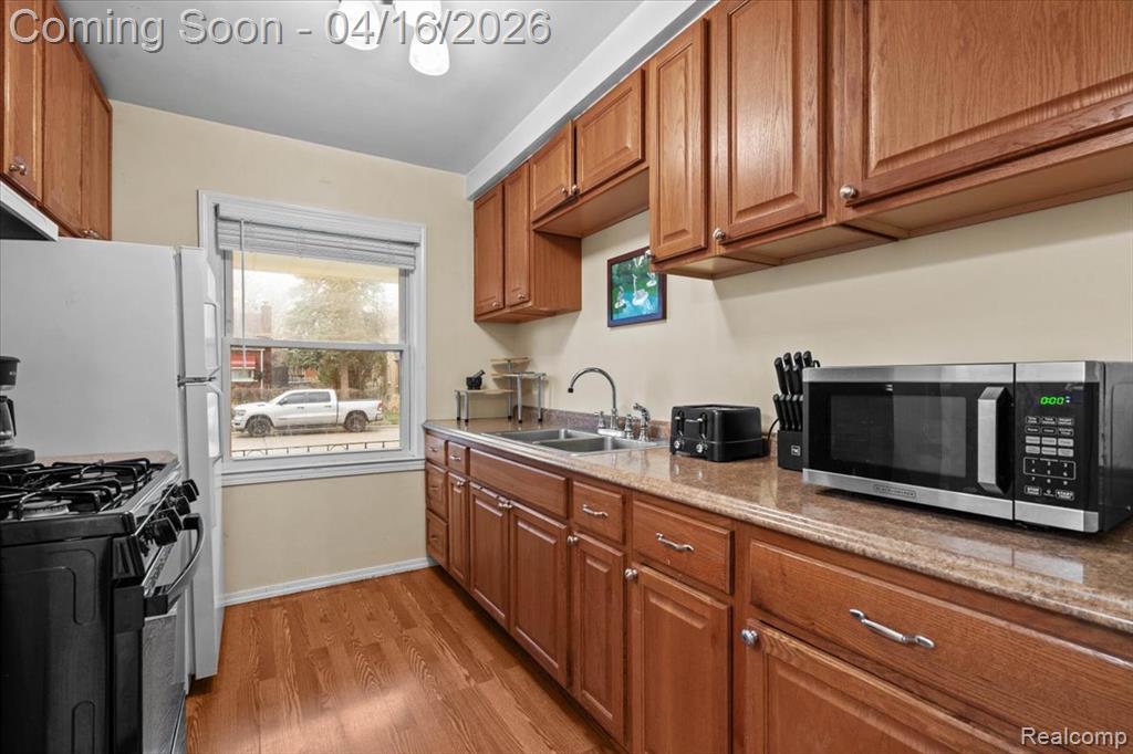 21330 Caledonia Avenue, Hazel Park, MI 48030 — Photo 3