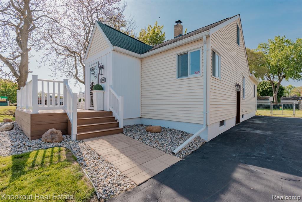 8368 MAIN Street, Birch Run, MI 48415 — Photo 6