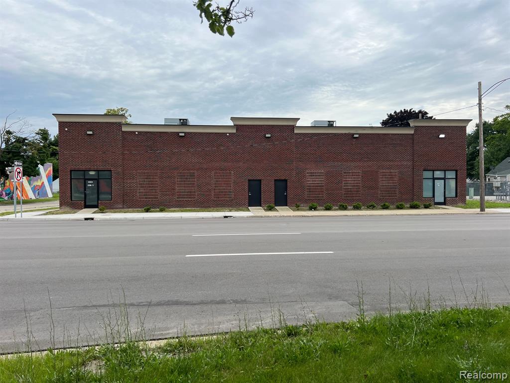 5540 E 8 MILE Road E - Photo 3