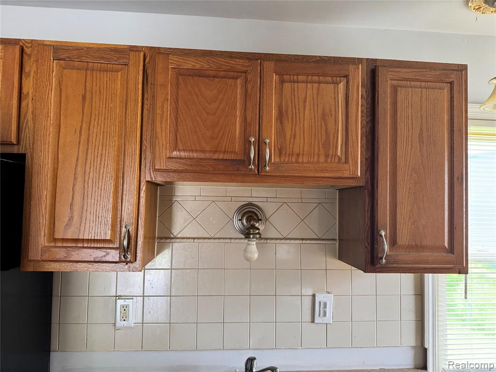 9425 Marlowe, Detroit, MI 48228 — Photo 8