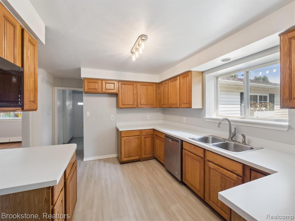 771 Gertrude Road, Waterford, MI 48328 — Photo 16