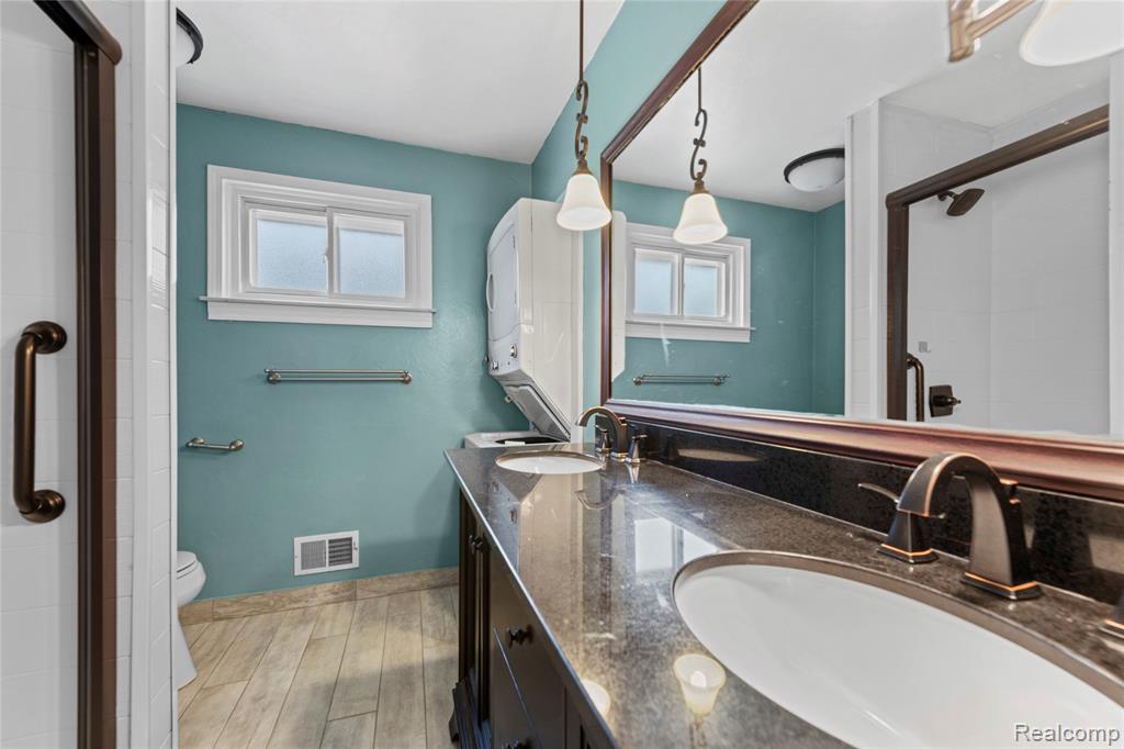 22356 Woodstock Court, Woodhaven, MI 48183 — Photo 20