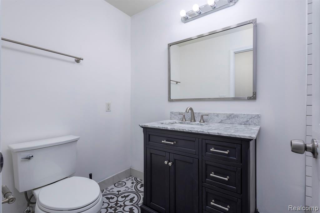 6121 Orchard Lake Road, 102, West Bloomfield, MI — Photo 16