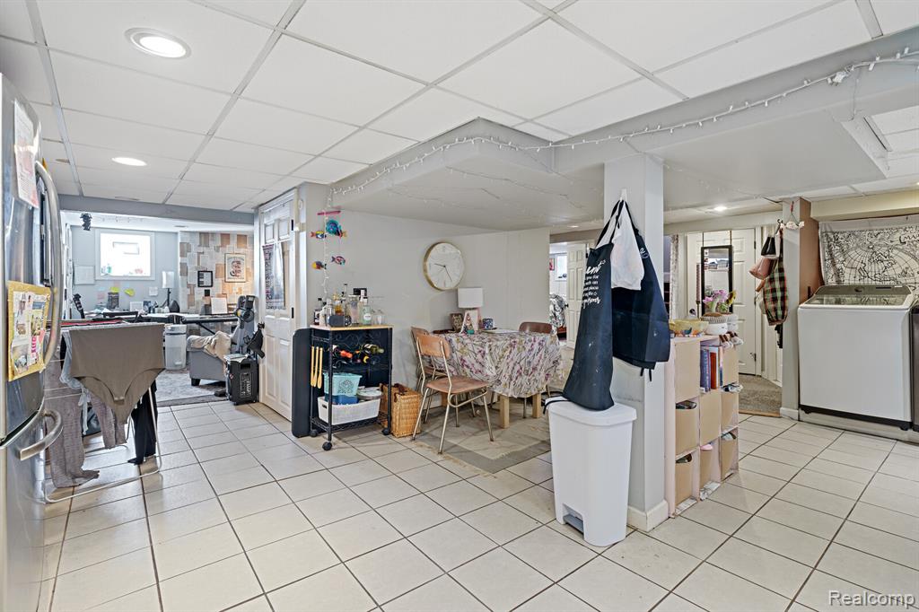 243 E Edsel Ford, Detroit, MI 48202 — Photo 36