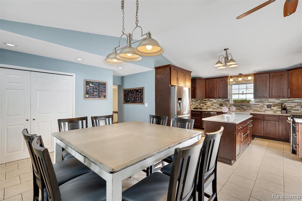 415 Leon Road, Walled Lake, MI 48390 — Photo 21