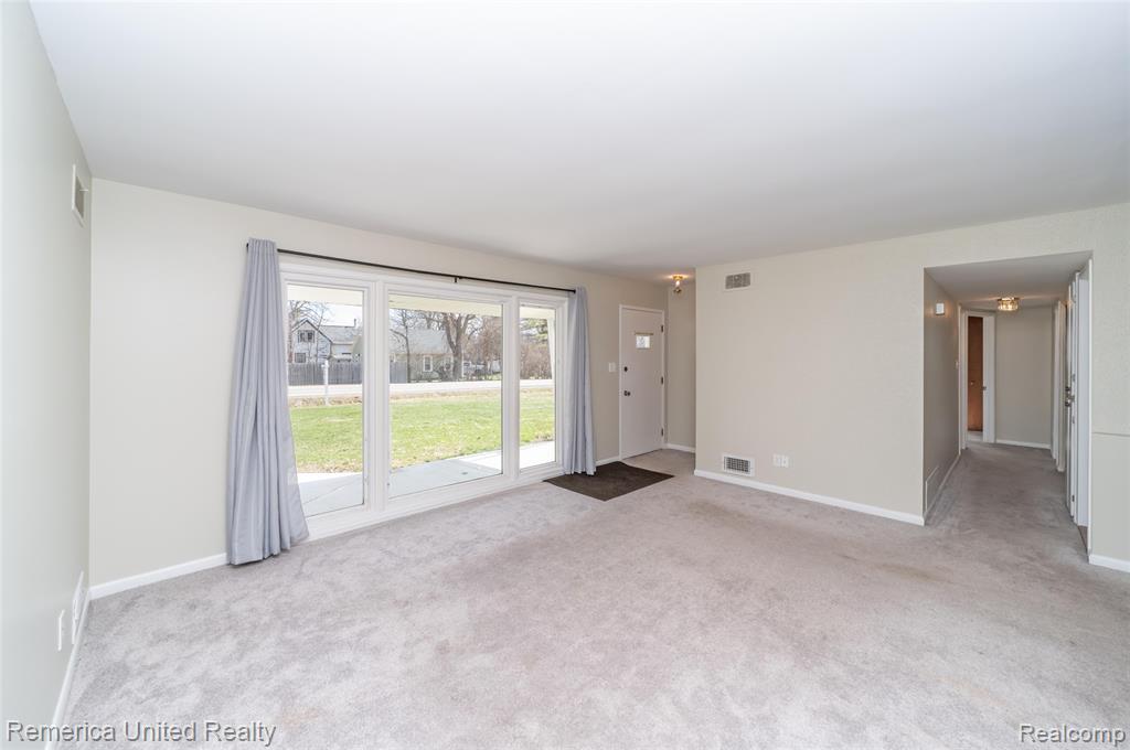 945 N Commerce Road, Commerce Twp, MI 48382 — Photo 5