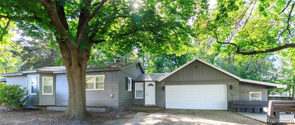 5502 Rowley Boulevard, Waterford, MI 48329 — Photo 2
