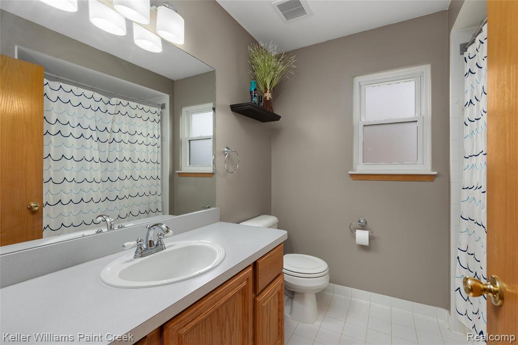 54690 Shady Creek Drive, New Baltimore, MI 48047 — Photo 8