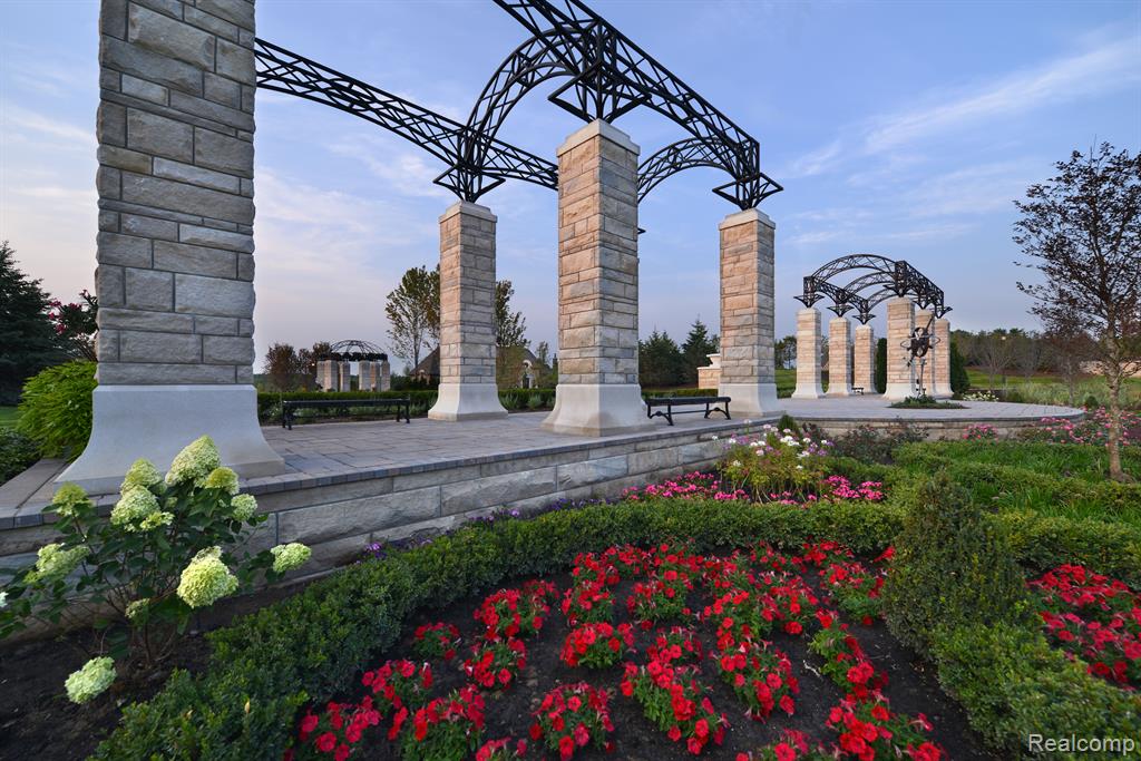 2520 Creekside Court, Rochester, MI 48306 — Photo 24