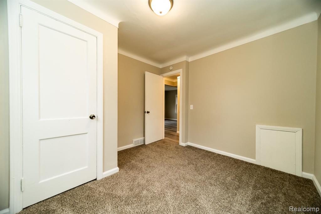 634 W HARWOOD Avenue, Madison Heights, MI 48071 — Photo 32