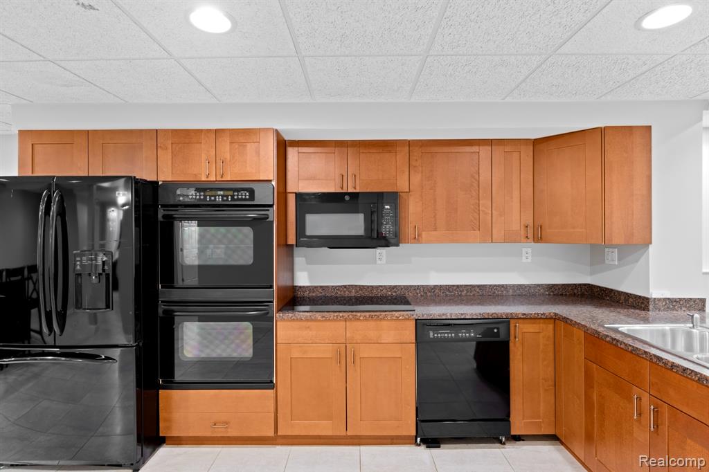 5634 Plantation Drive, Commerce Twp, MI 48382 — Photo 36