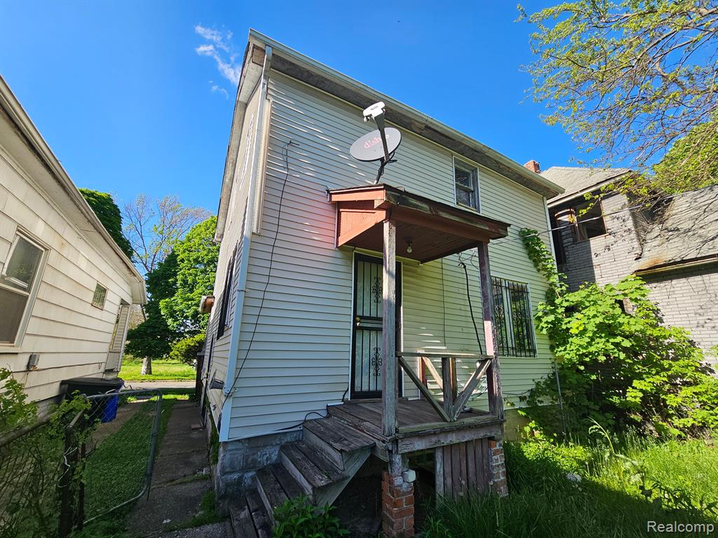 10126 WOODLAWN Street, Detroit, MI 48213 — Photo 9