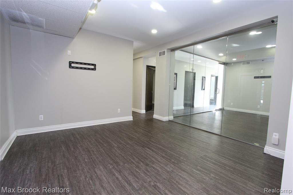 33060 Northwestern Highway, West Bloomfield, MI — Photo 6