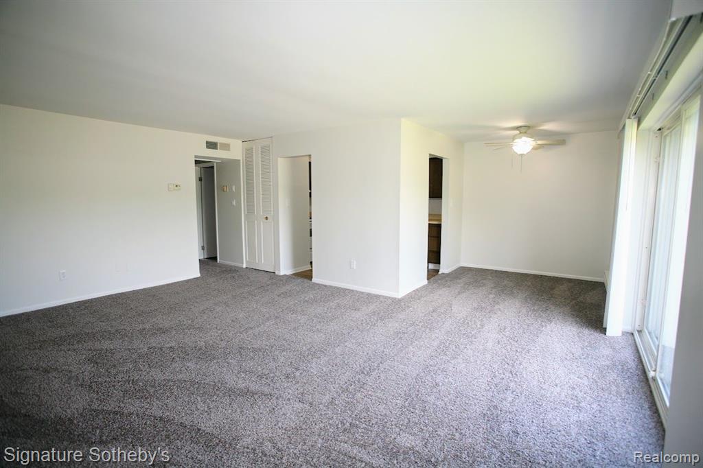 1812 COLONIAL VILLAGE Way, 3, Waterford, MI 48328 — Photo 4