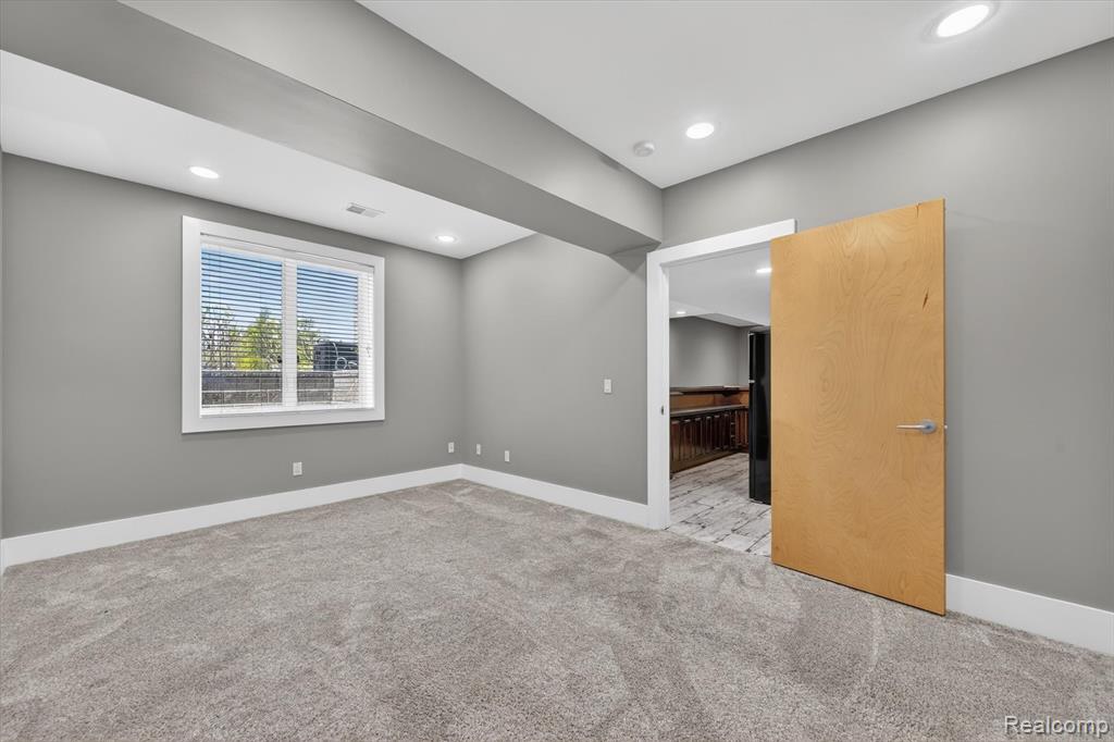 4176 Oak Tree Circle, Rochester, MI 48306 — Photo 34