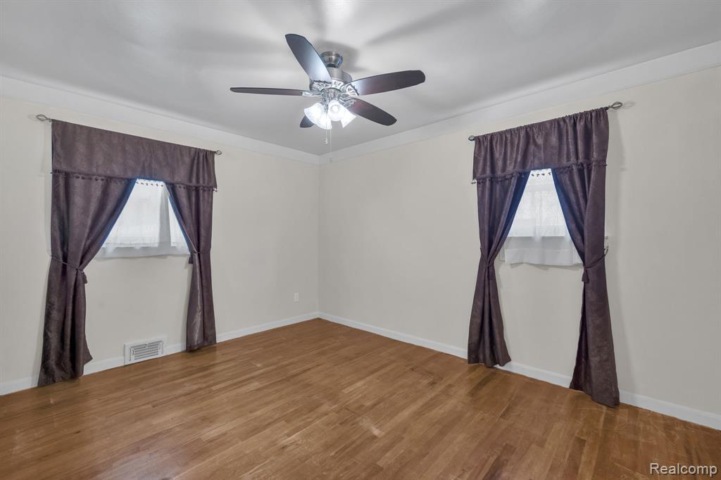26637 Clairview Drive, Dearborn Heights, MI 48127 — Photo 30