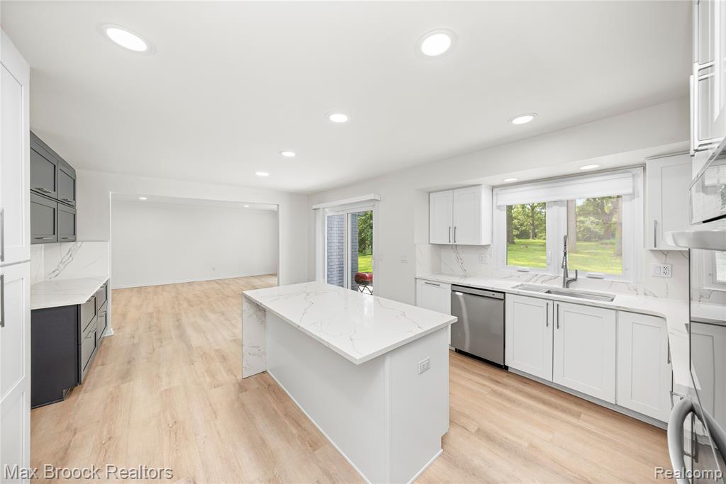 4490 Strathdale Lane, West Bloomfield, MI 48323 — Photo 27