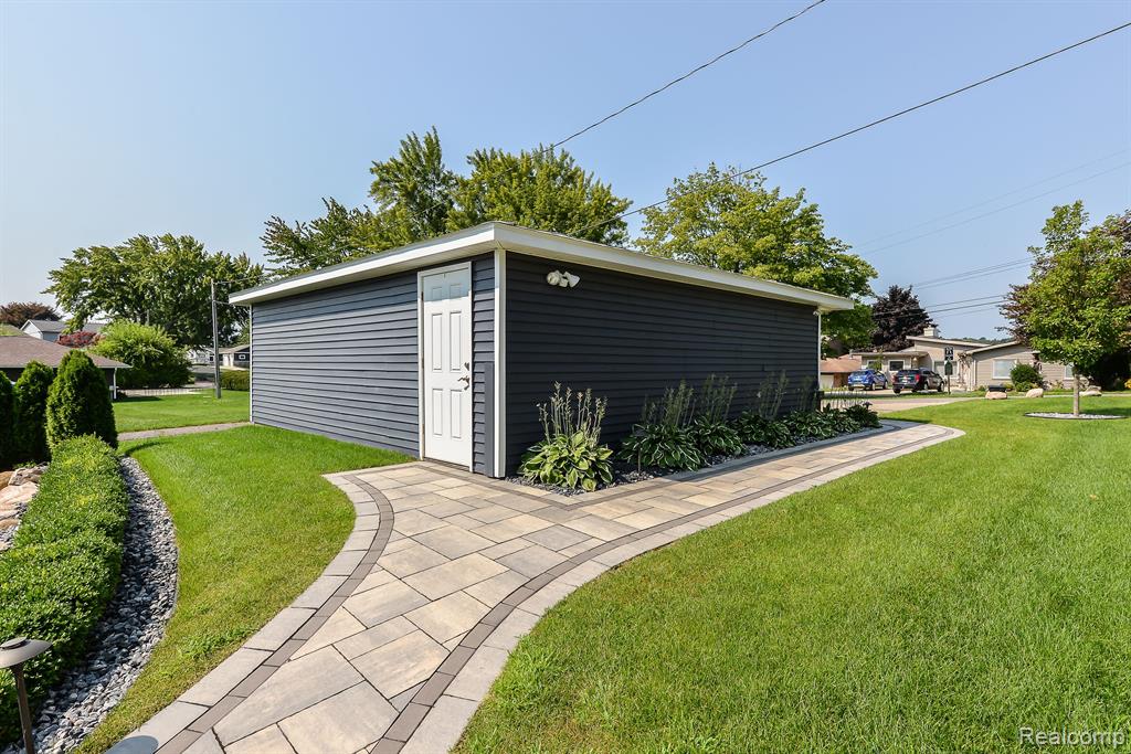 8453 WOODLAND SHORE Drive, Brighton, MI 48114 — Photo 25
