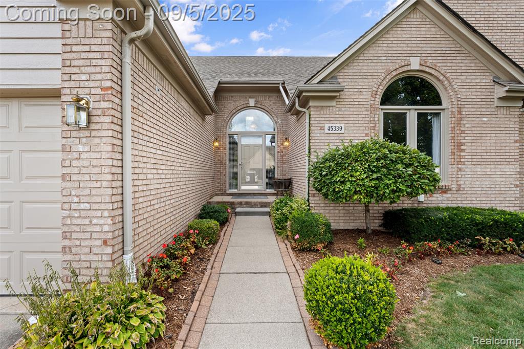 45339 Diamond Pond Drive, Macomb, MI 48044 — Photo 3