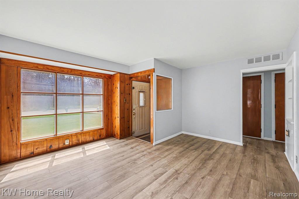 26932 W 6 Mile Road N, Redford, MI 48240 — Photo 6