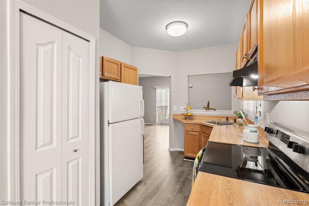6769 QUAIL RUN Circle N, Westland, MI — Photo 11