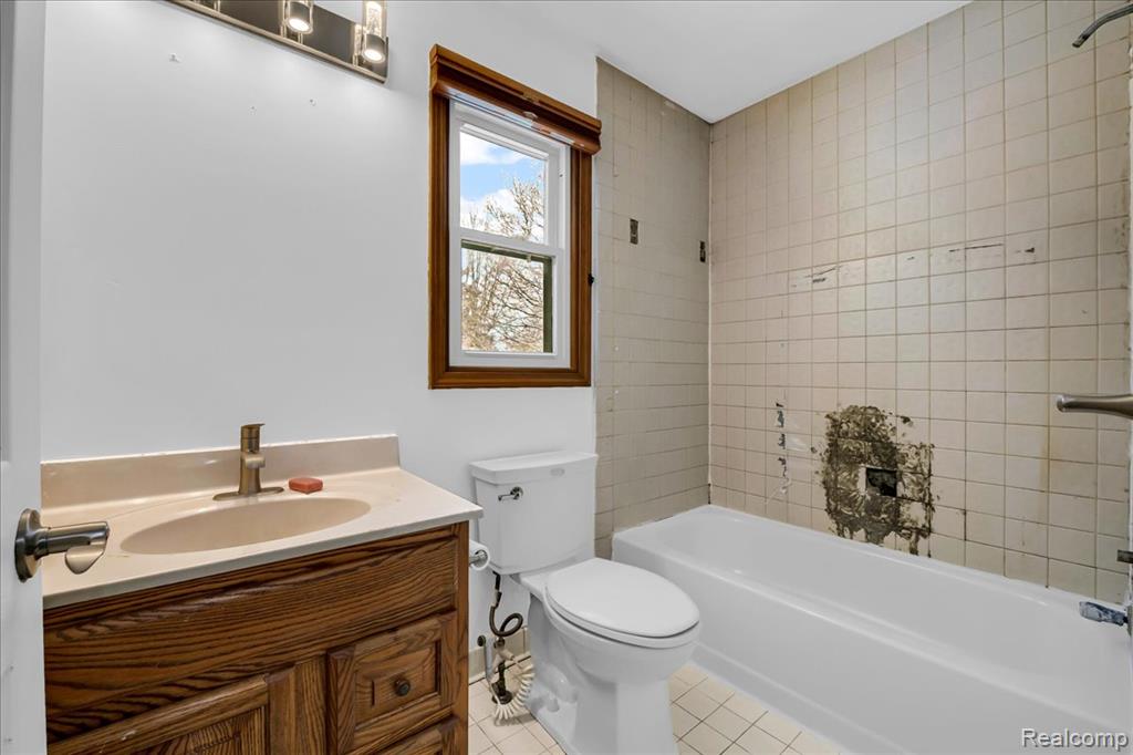 9416 Wildwood Lake Drive, Whitmore Lake, MI 48189 — Photo 17