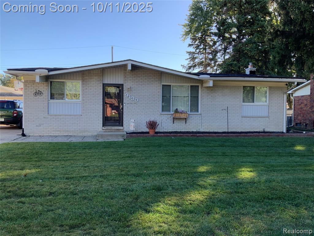 9130 E Bassett Court, Livonia, MI 48150 — Photo 2